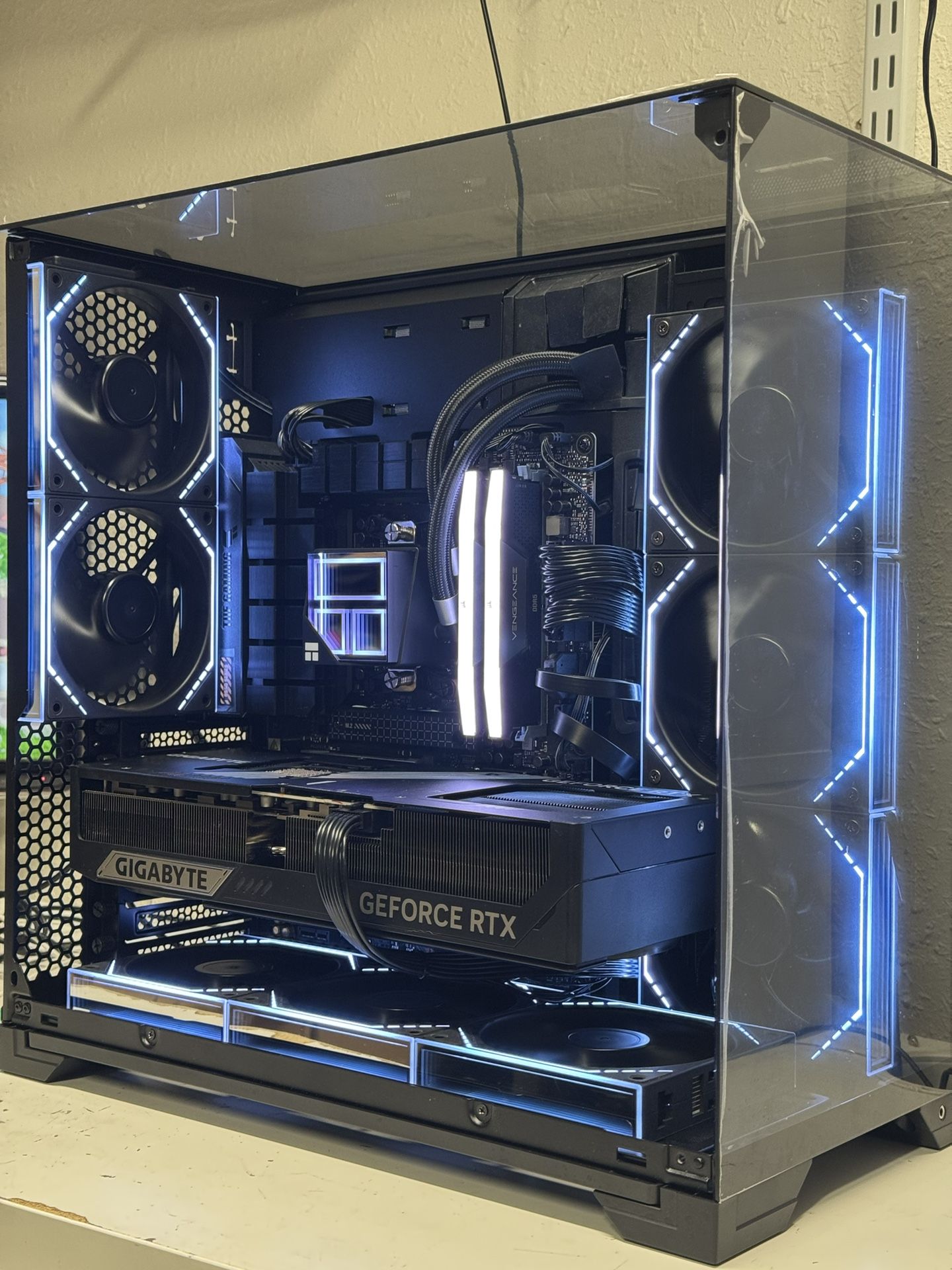Ryzen 7 9800X3D | RTX 5090 | 32GB DDR5 | Custom Gaming PC