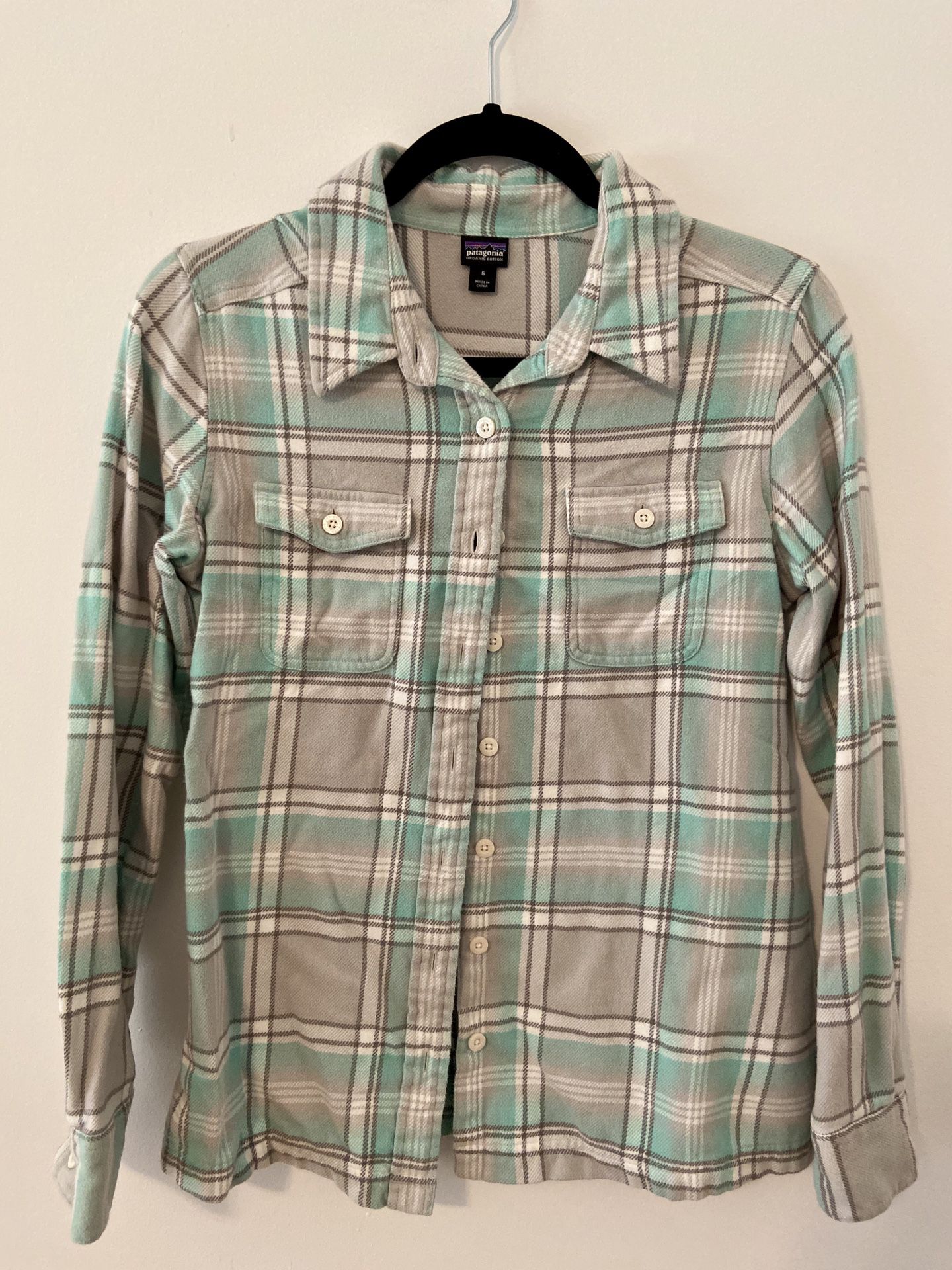 Patagonia Woman’s Flannel Shirt Size 6