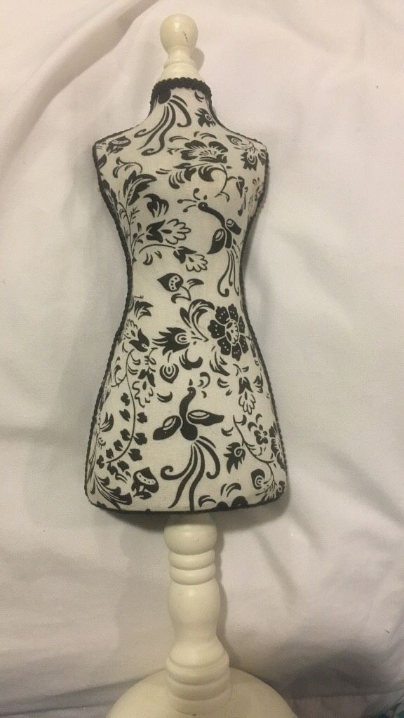 Necklace holder