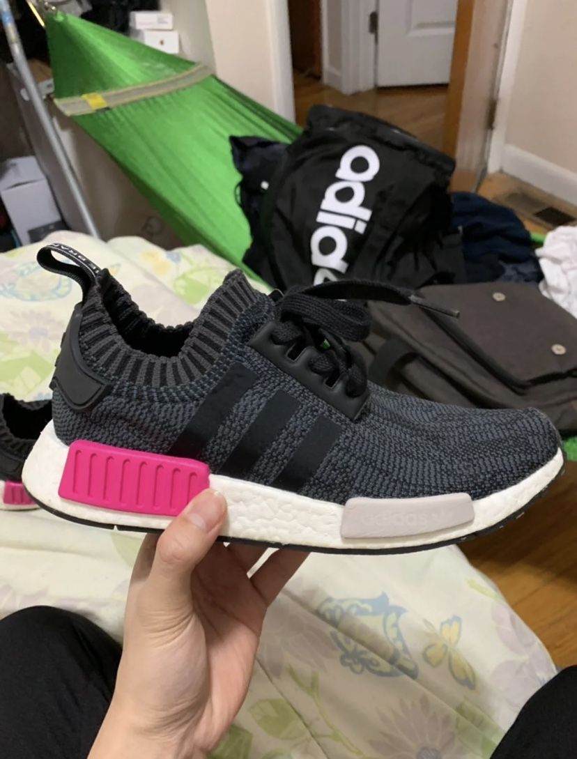 adidas NMD R1 Essential Pink