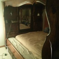 Free King  Bed Four Poster Bed 