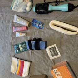 Free/Gratis: Toiletries, Rubber Rings, Revlon Blowdryer, Kids KN95 Masks, Misc