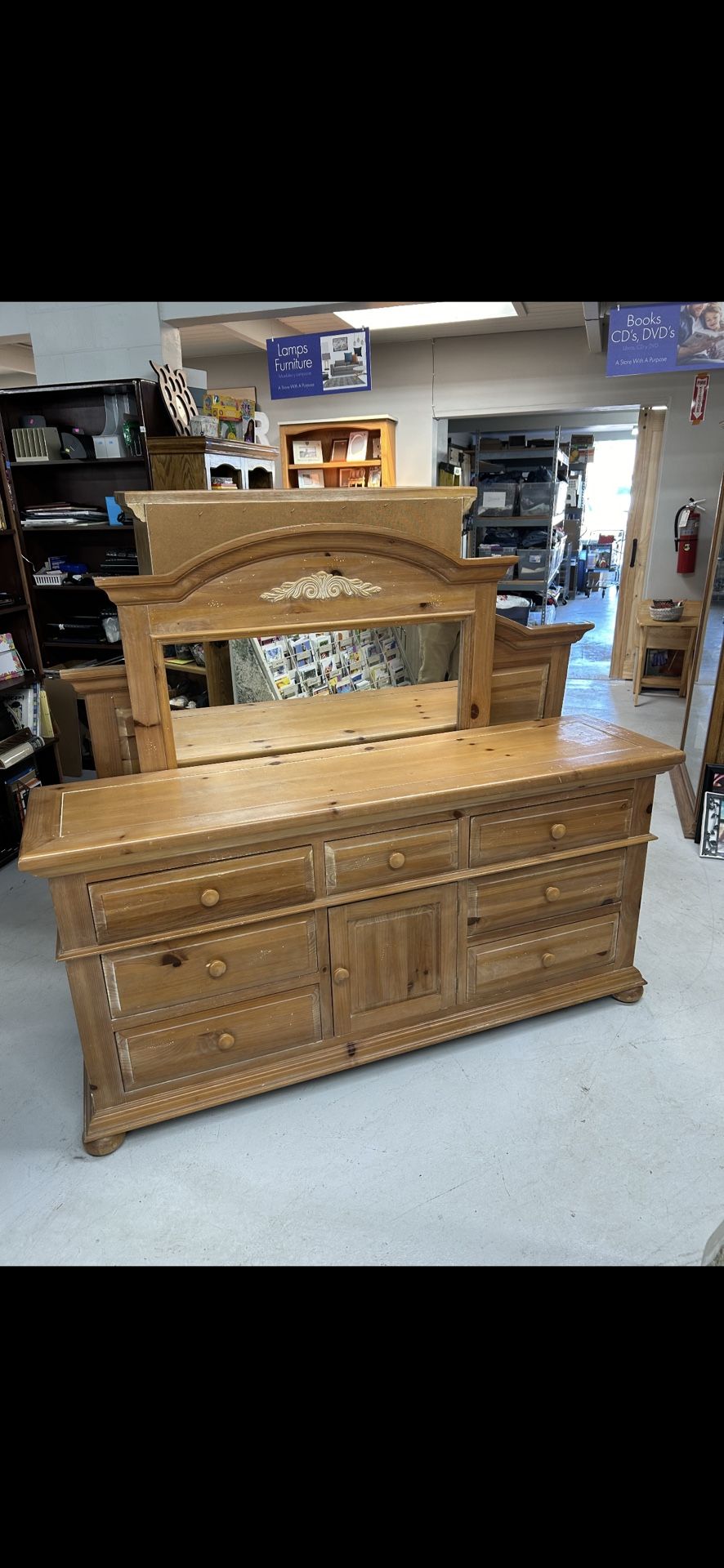 Pine Queen Size Bedroom Set