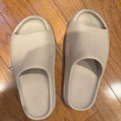 Yeezy Slides 