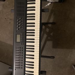 M-AUDIO AXIOM 61 KEYS $200