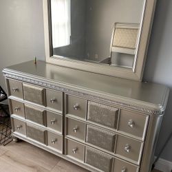 Beautiful Queen Bedroom Set