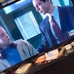 32in Element Flatscreen with roku & Remote