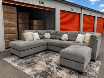 FREE DELIVERY NO DEPOSIT Thomasvill Grey sectional couch plush
