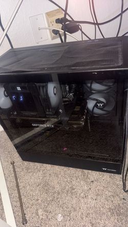 Gaming pc monitor included