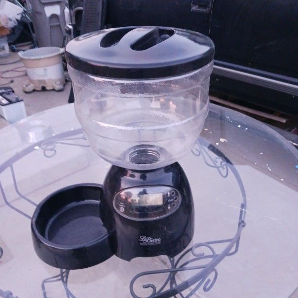 Cat Or Dog Feeder Automatic Feed