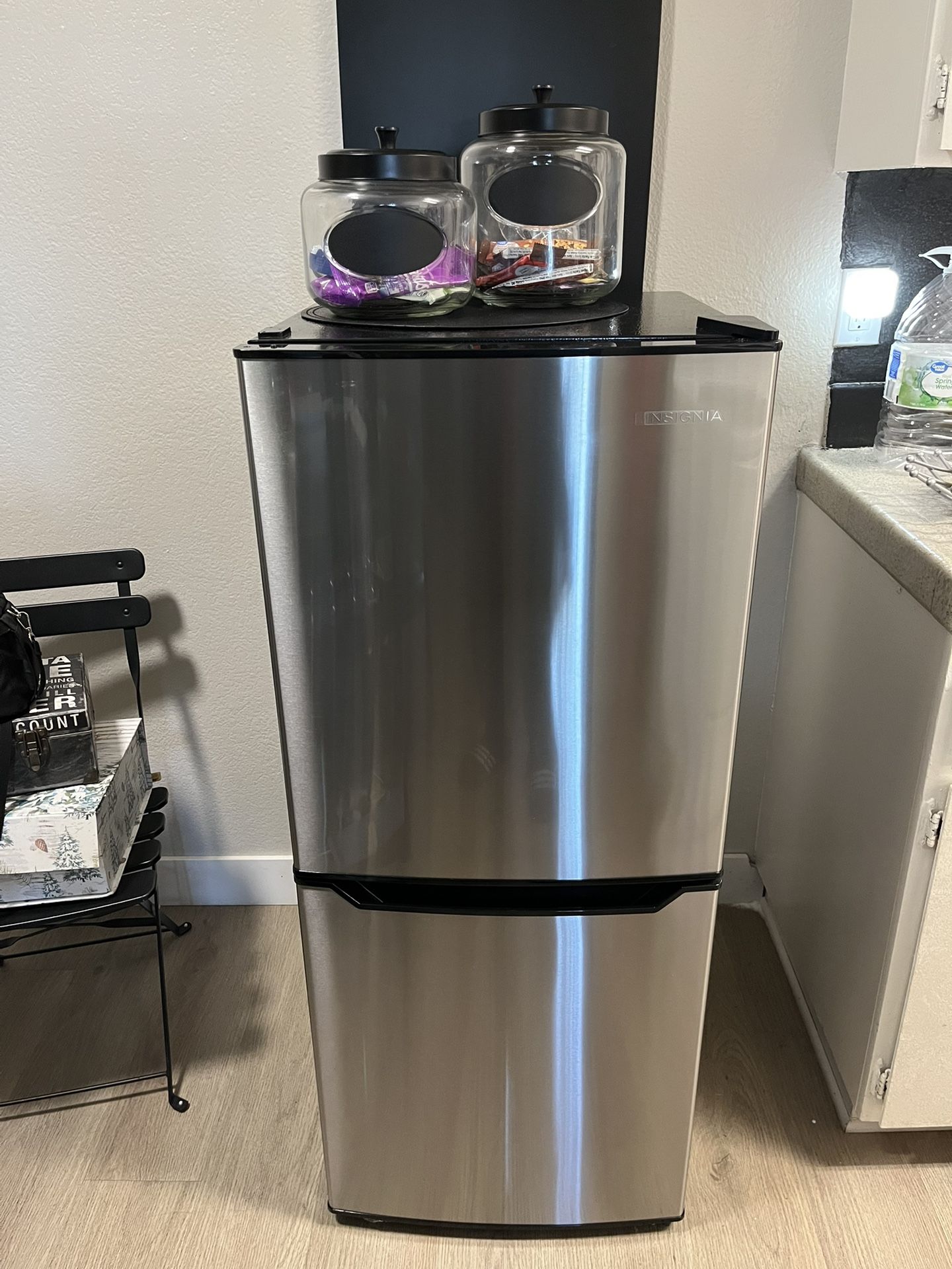 INSIGNIA 4.9 Cu. Ft. Compact Fridge