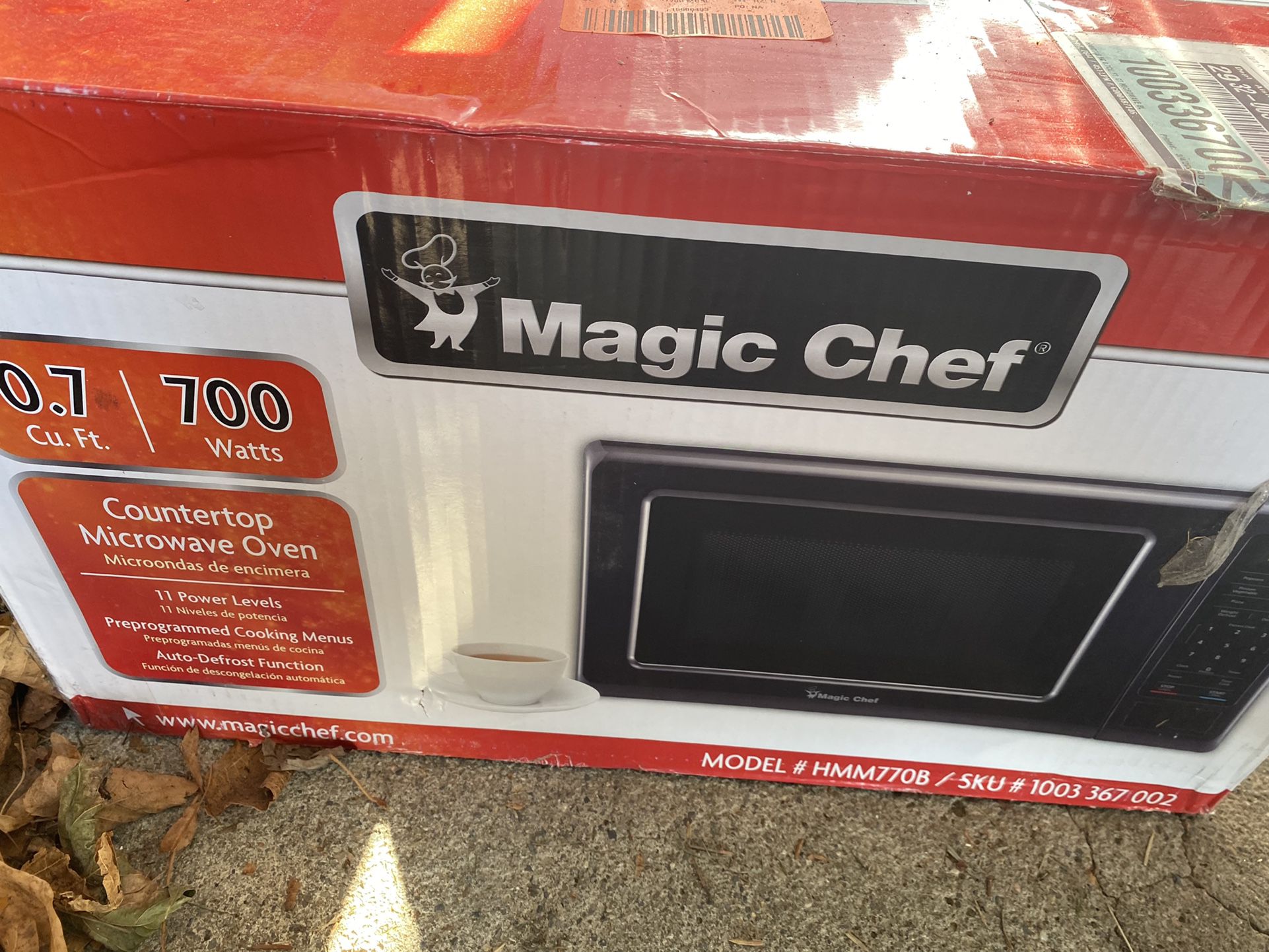 750 Watt Magic Chef Microwave