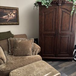 Super Comfy Chair And Ottoman Green