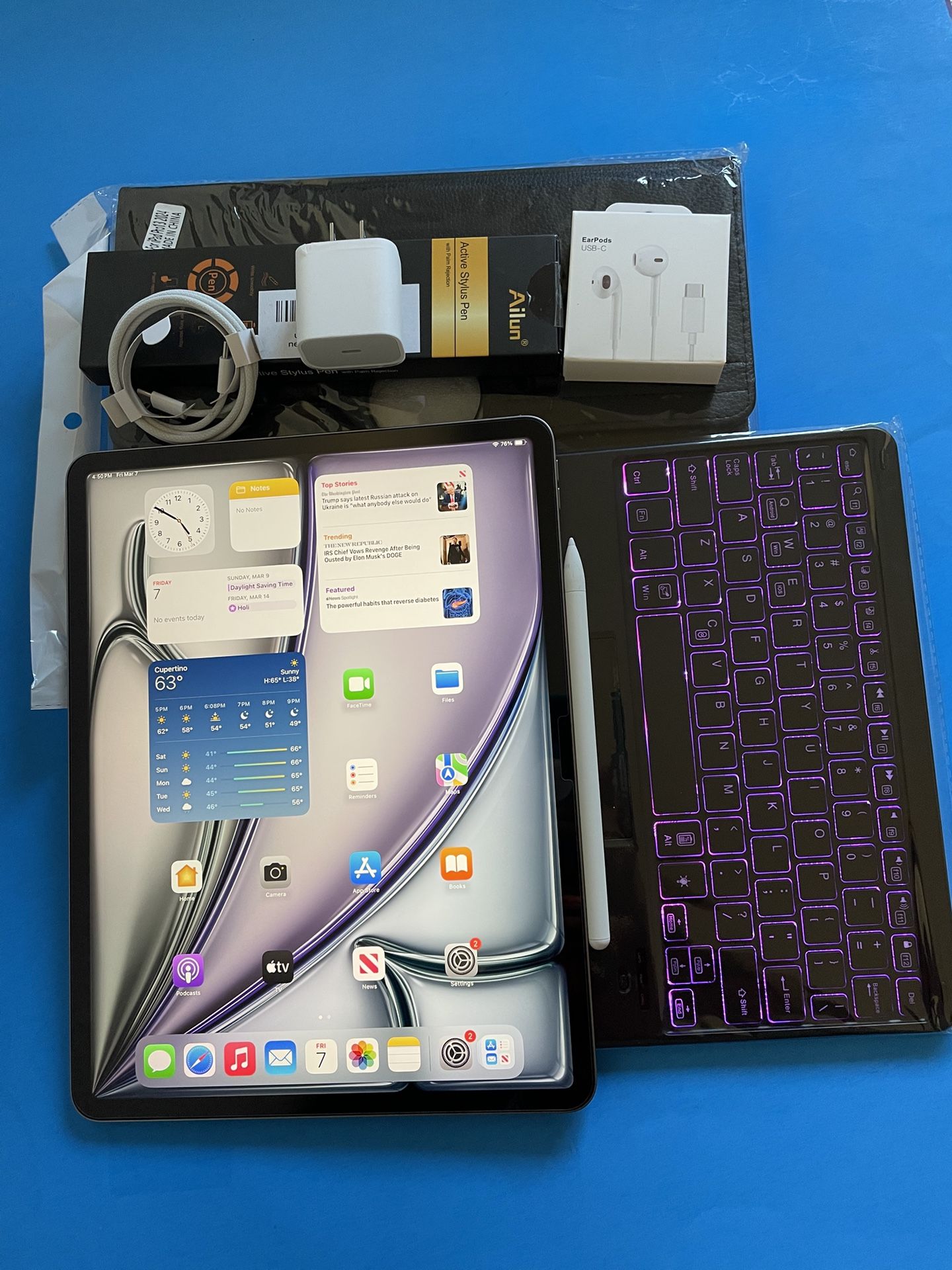 Apple IPad Air 13” (M2 chip / 2024 model) 128GB with Pen, keyboard & Accessories (warranty 10/2025)