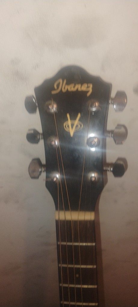 Ibanez Acoustic With Case On Gelreat Condition