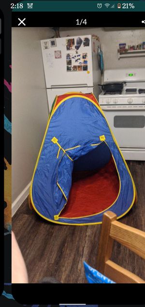 Photo Child's pop up tent w/ carry bag