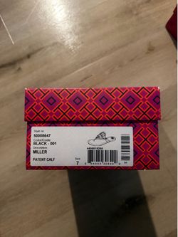 TORY BURCH SANDALS ( USED IN GOOD CONDITION)