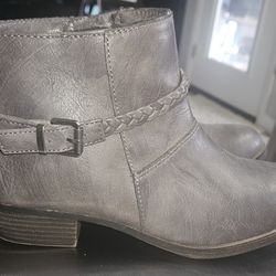 Boots Size 7