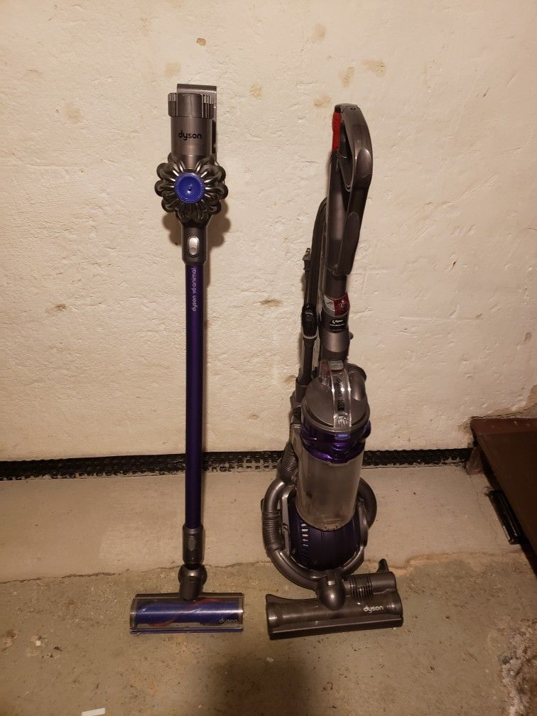 Dyson Set Vaccums