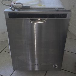 Dishwasher In Excellent Condition Silver