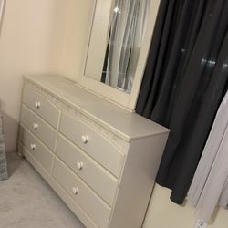 Dresser With Mirror/comoda Con Espejo