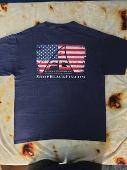 Black Fin co shirt size L