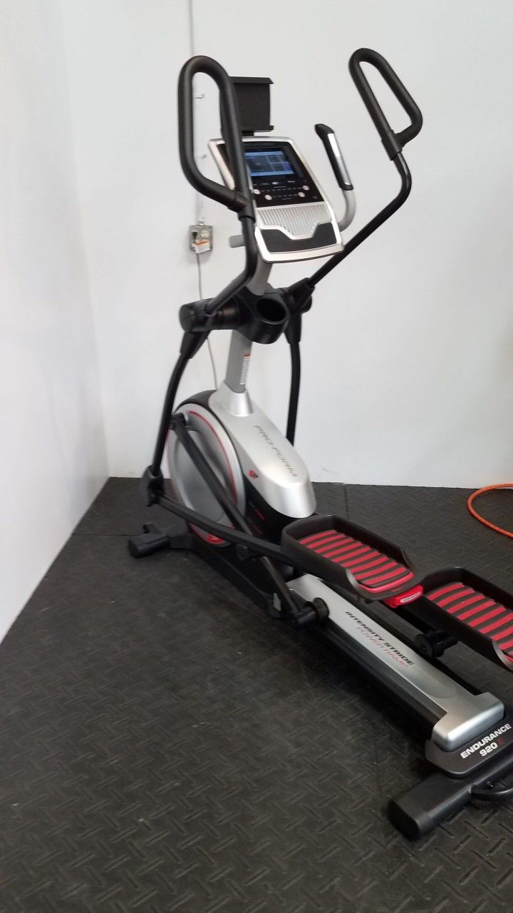 PROFORM NORDICTRACK 920E ENDURANCE ELLIPTICAL MACHINE ( LIKE NEW &  DELIVERY AVAILABLE TODAY)