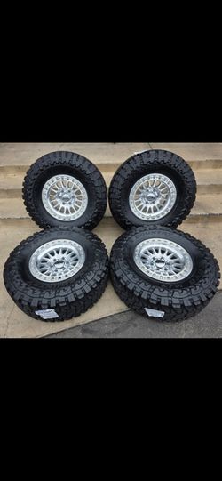 17" KMC w/ 35" TOYO MT Open Country
