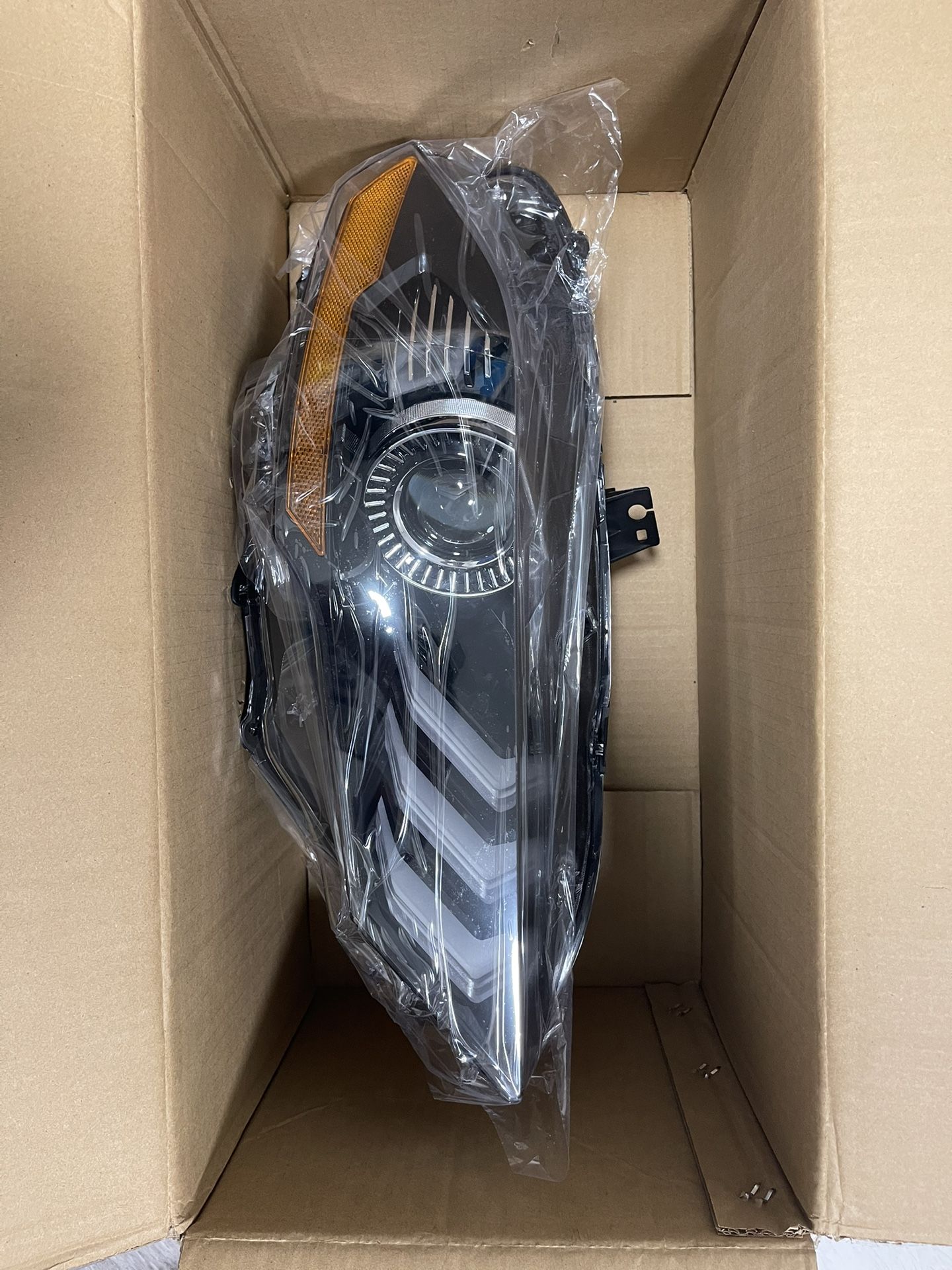 Passenger Headlight For Ford Mustang 2018-2020