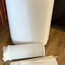 Toshiba 10,000 BTU Portable Air Conditioner – Excellent Condition – With Hose & Window Kit