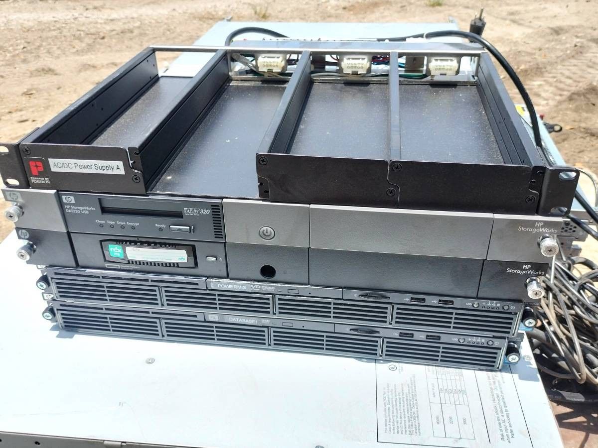 5 x Server Related Pieces - HP StorageWorks + HP Proliant DL160 G6