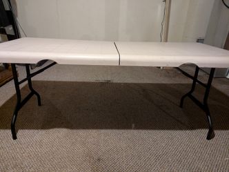 Folding table