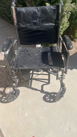 Wide transport wheelchair