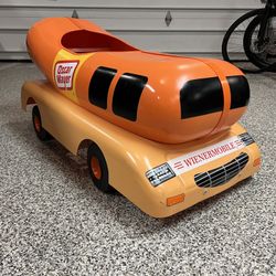 Konek Oscar Mayer Wienermobile Pedal Car