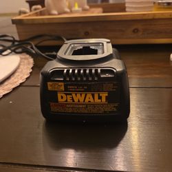 Dewalt DW9116  18 V  1 Hour Charger