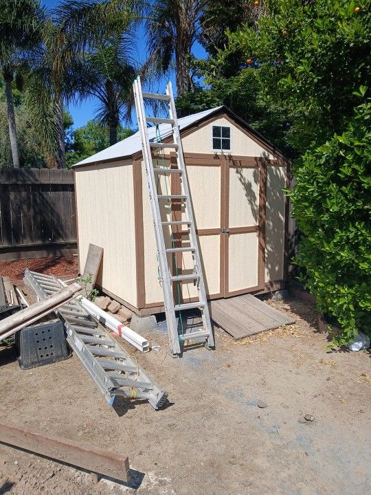 20 foot aluminum Extension ladder in good shape.