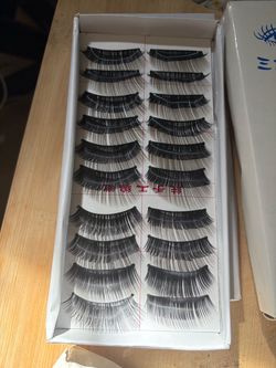 Free eyelashes