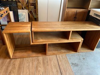 Entertainment center