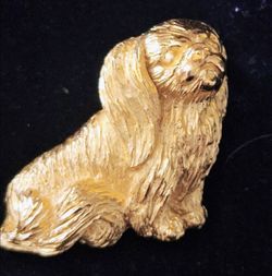 Crown Trifari  3D Gold Tone Pekingese Dog Brooch. Vintage 1950's