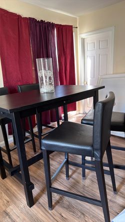 Dinner table with 4 chairs