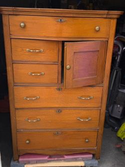 Antique Gentleman’s Chest / Chifferobe