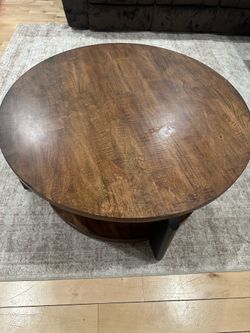 Cocktail table with wheels