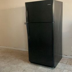 Frigidaire Used Refrigerator With Freezer( No Ice maker,but One Can  Be Put In