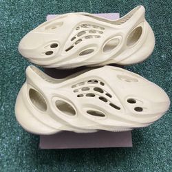 Adidas Yeezy Sulfur Foam Runner size 9 USED But Clean