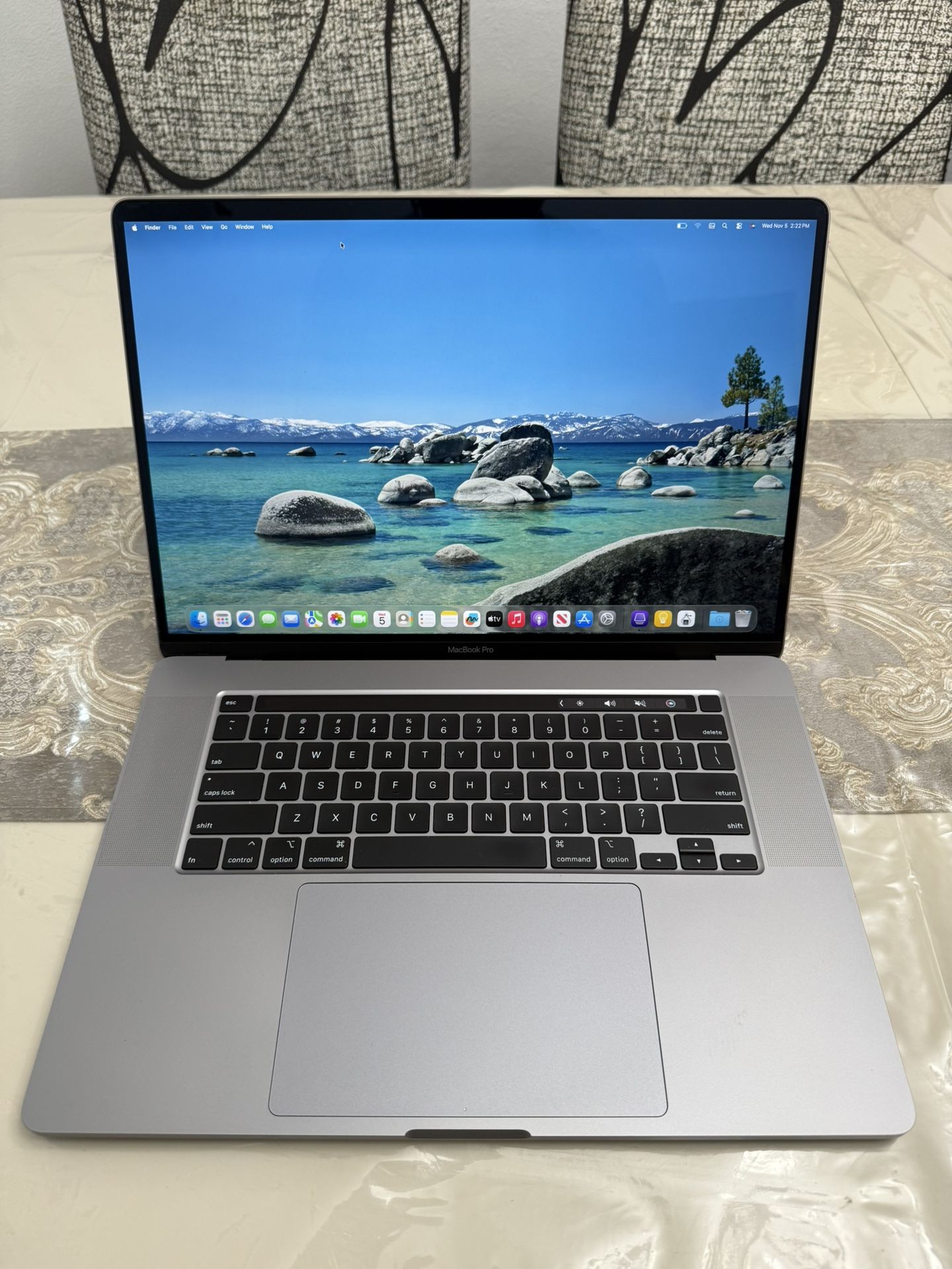 2019 Apple MacBook Pro 16inch 16Gb 512Gb Fully unlocked! No issues at all. Comes with the charging cable.