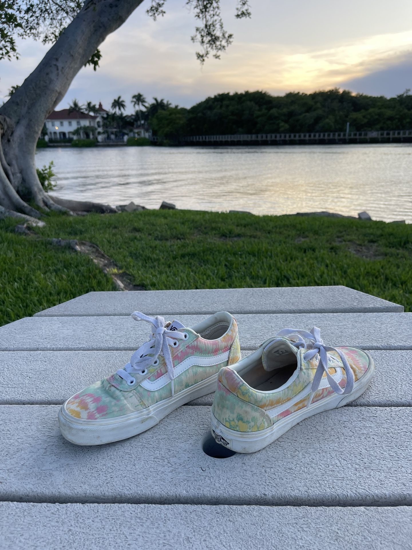 VANS Tie-Dye OLD SKOOL SNEAKERS Women's sz  Lace Up Pastels Pink Green 