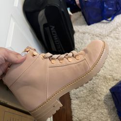 Size 7 Guess Boots 