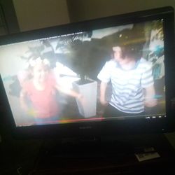 Phillips 32" With HDMI & Xumo Stream Box