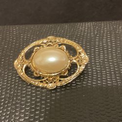 Goldtone Brooch With Center Pearl