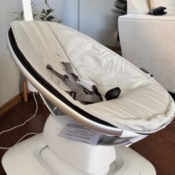 4 Moms mamaRoo 